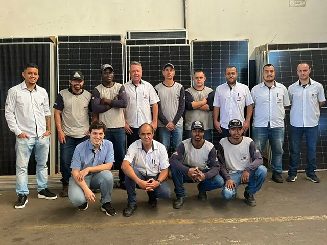 Equipe Solarwave de instaladores e engenheiros em Bauru SP